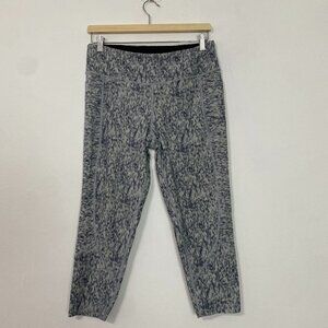 Victoria Sport Total Knockout Capri Gray & Black Speckled Capri Leggings Large